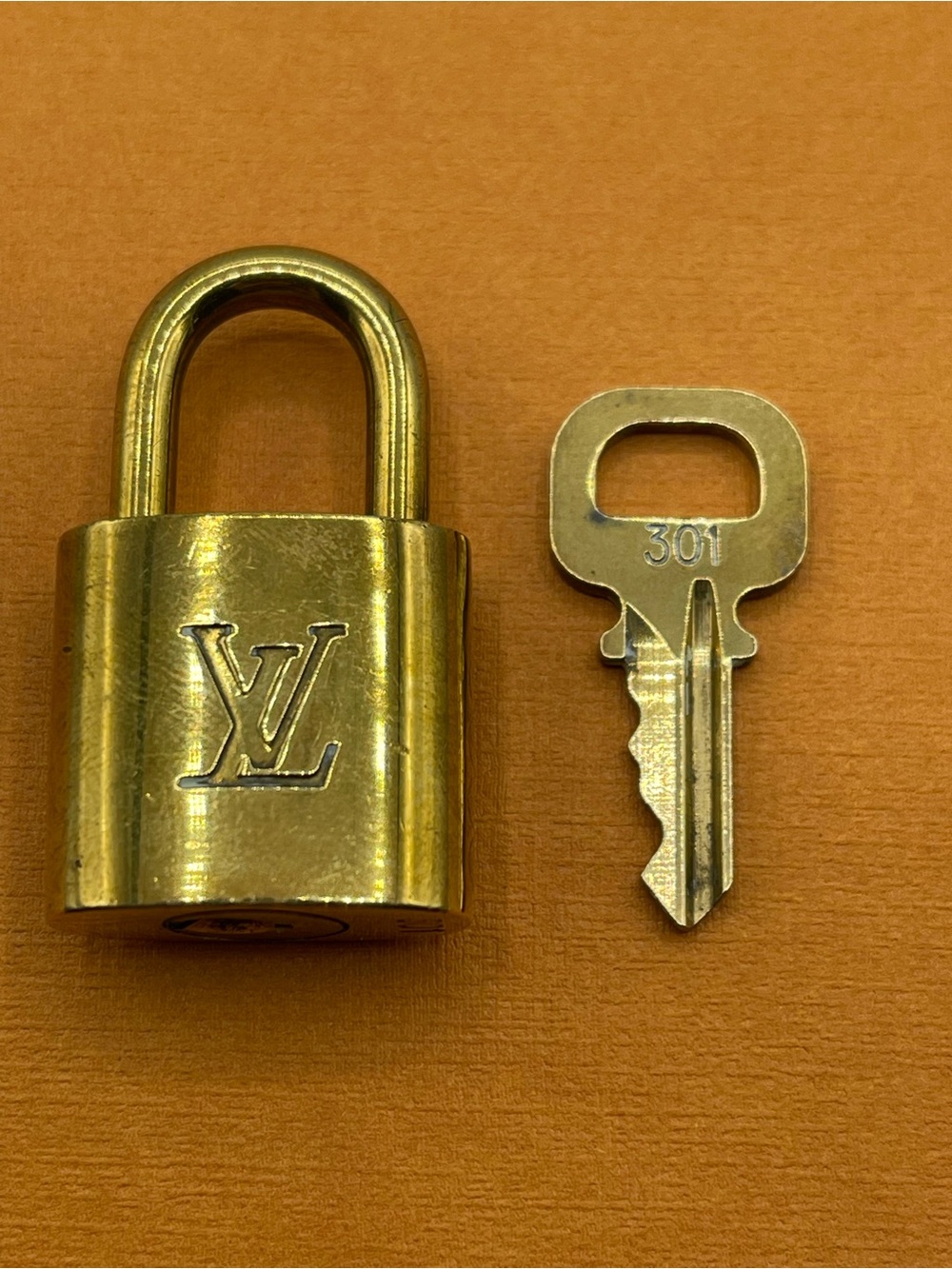 Louis Vuitton Lock and Key set #301 Gold Tone Cadena for Speedy Alma Bag LV🔐 - Picture 5 of 9
